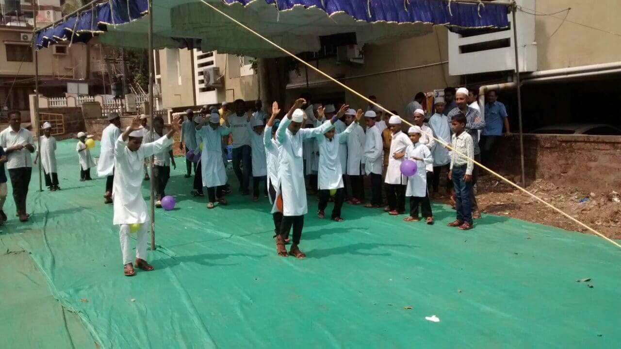 युवा गुब्बारे की दौड़